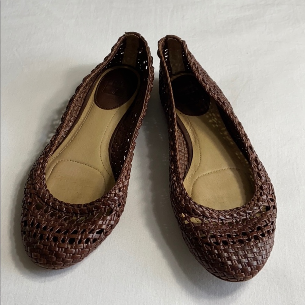 Frye Emma brown woven flat size 6.5 US
